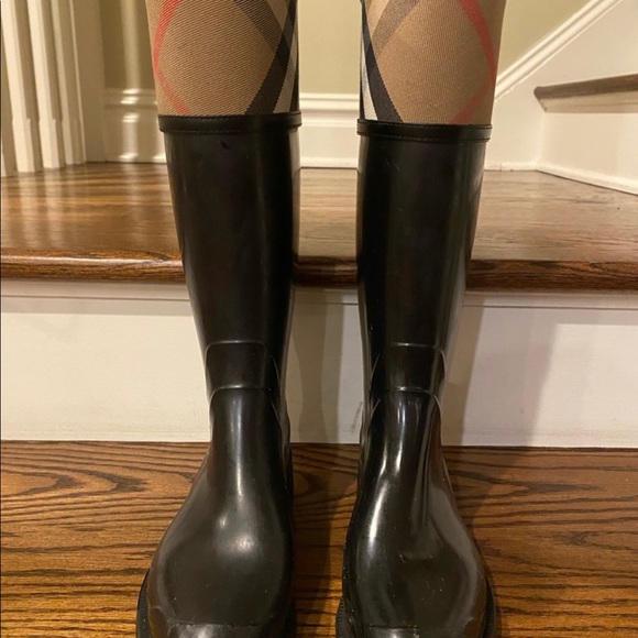 Burberry Rainboots size 39 - Picture 2 of 5